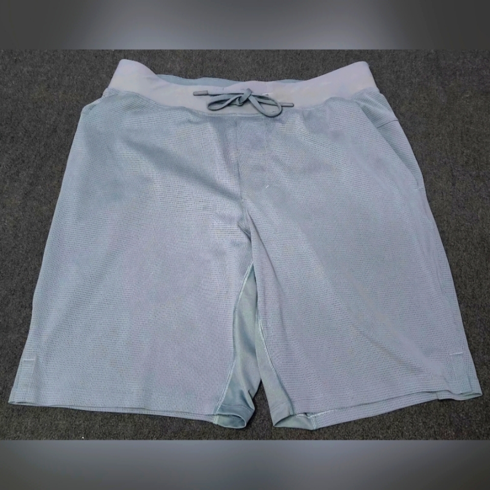 Lululemon Mens Med Shorts 9" Inseam W/ Liner Brief Polyester Spandex Mesh